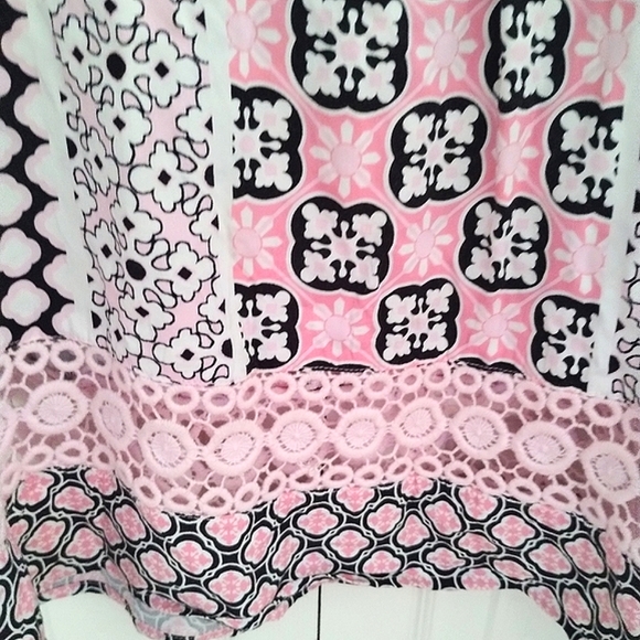 Pink Bell Sleeve Quatrefoil Floral Print Blouse - Picture 6 of 13